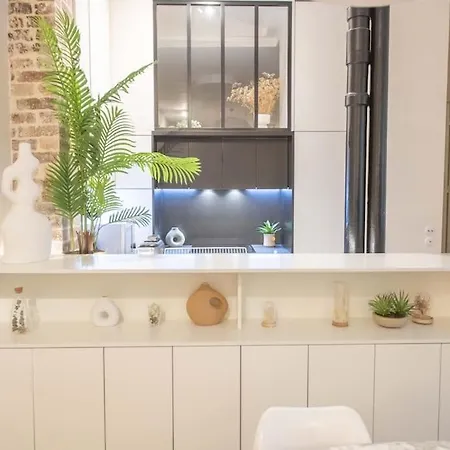 Apartment Part Of Saint-germain-des Pres / 3 Bedrooms *