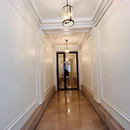 Part Of Saint-germain-des Pres / 3 Bedrooms Apartment Paris