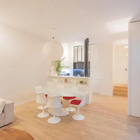 Apartment Part Of Saint-germain-des Pres / 3 Bedrooms *