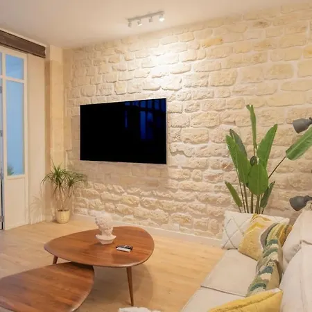Part Of Saint-germain-des Pres / 3 Bedrooms * פריז