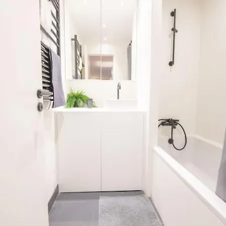 Part Of Saint-germain-des Pres / 3 Bedrooms * פריז