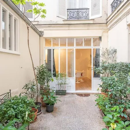 Part Of Saint-germain-des Pres / 3 Bedrooms